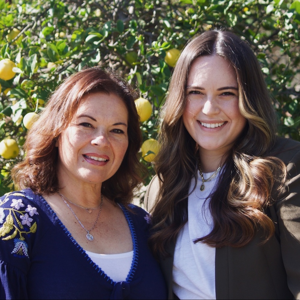 Meet your Poshers, Carrie & Alyssa